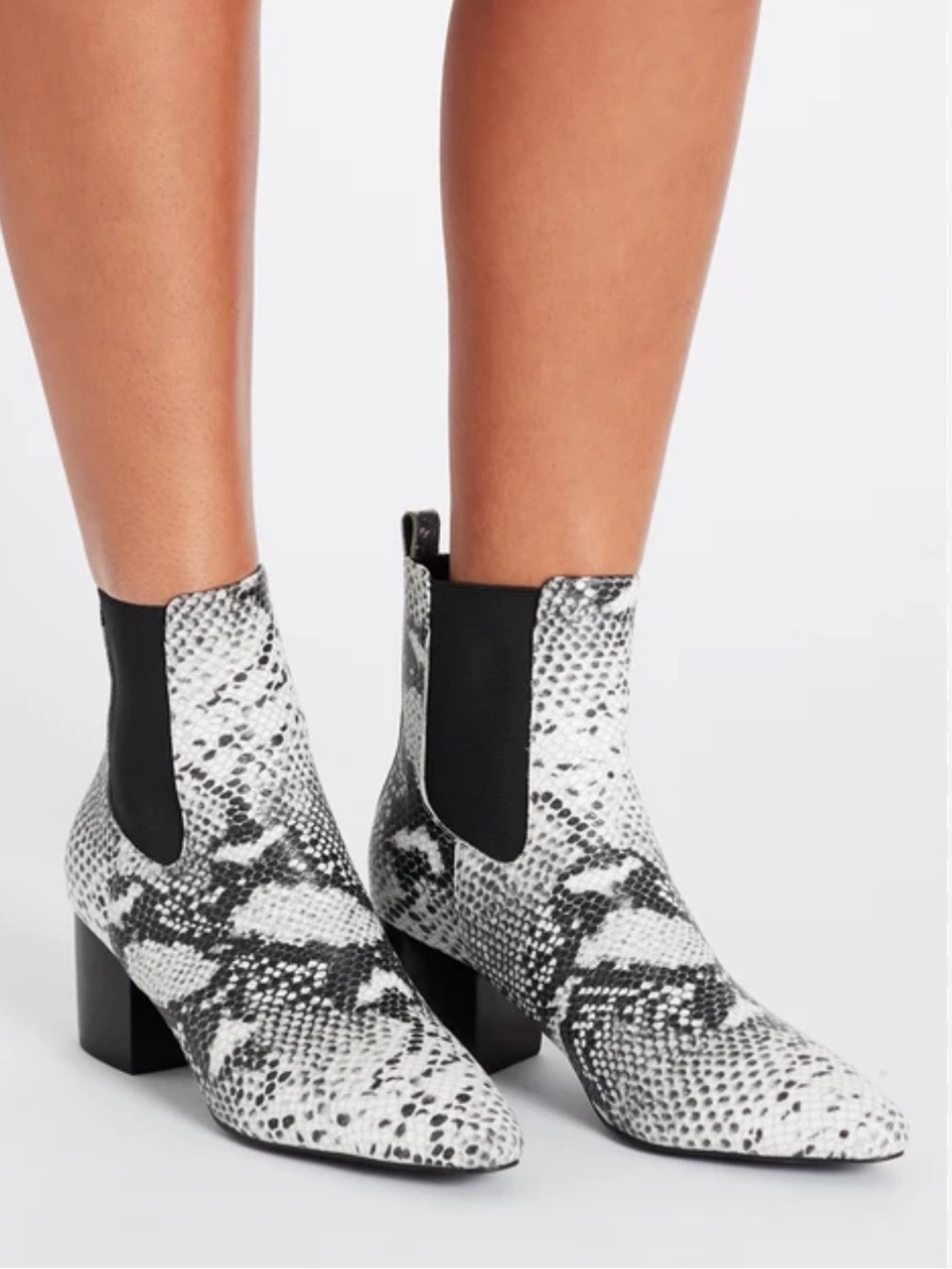 BLONDO Waterproof Snake
Print Chelsea Bootie size 6.5